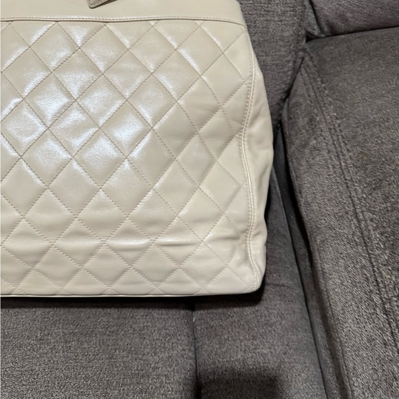 Excellent Condition Authentic Chanel Hand Bag Beige Lamb Skin - Picture 13 of 17